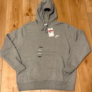 ✨ Nike Men’s Club Fleece Hoodie – New With Tags ✨
Size L